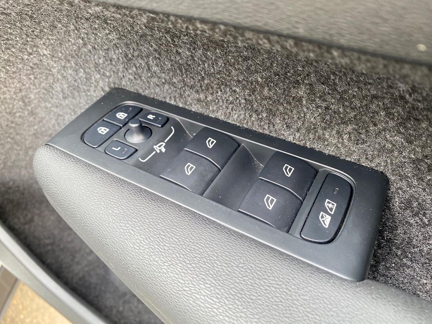 Used Volvo XC40 2024 for sale - 76422386: Photo 21