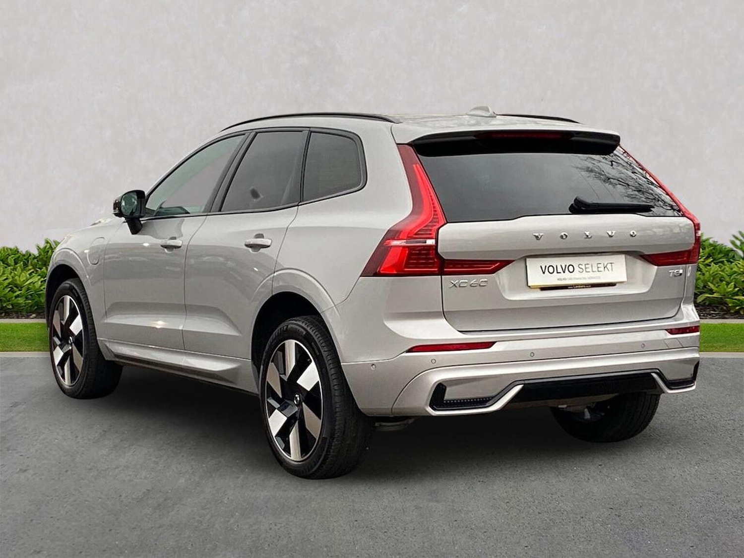 Used Volvo XC60 2025 for sale - 76963573: Photo 2