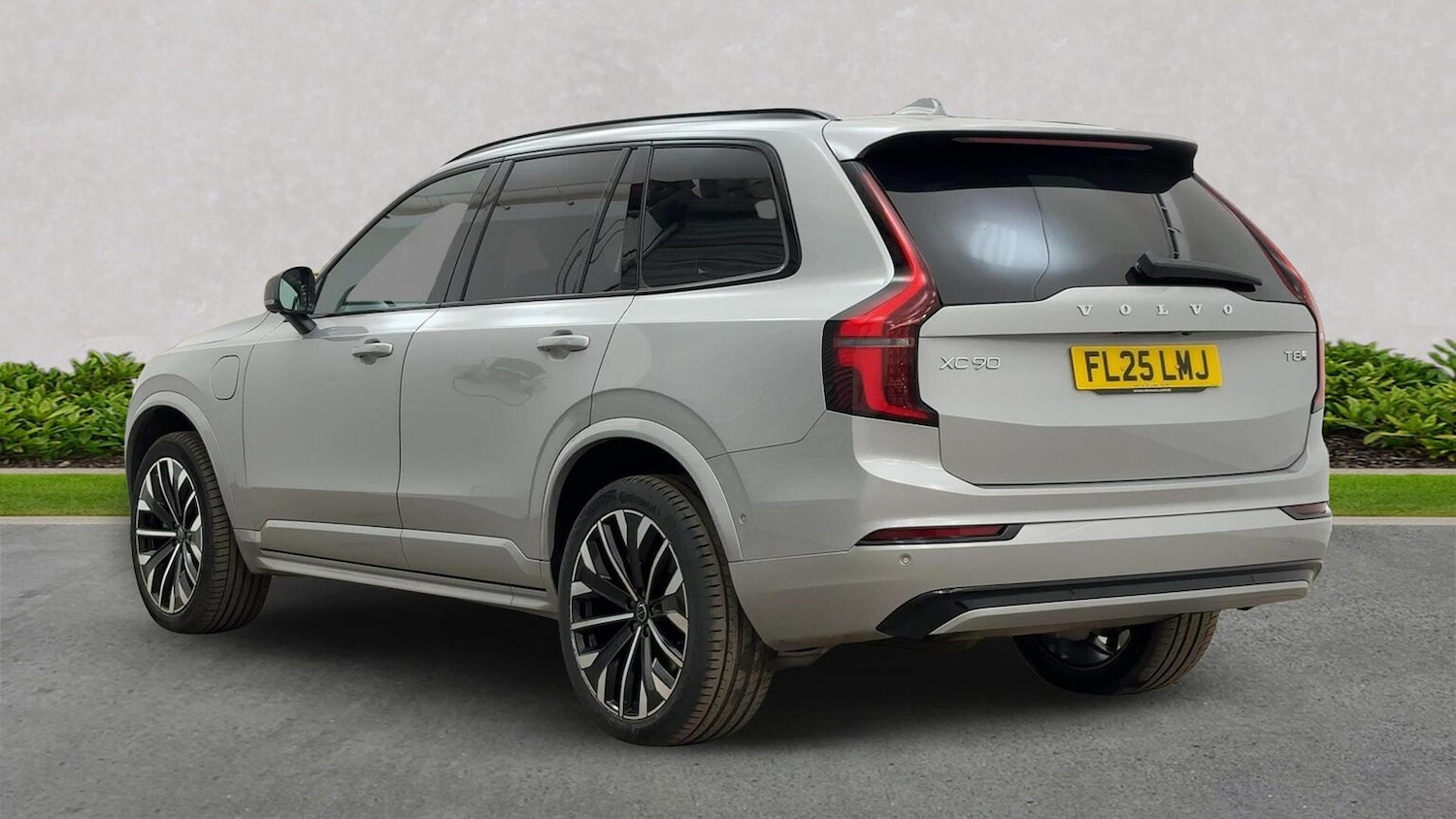 Used Volvo XC90 2025 for sale - 76863961: Photo 2