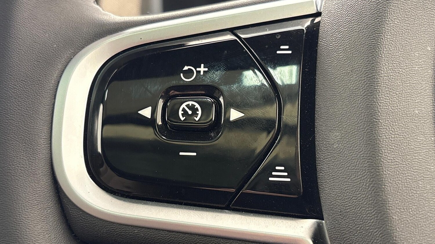 Used Volvo XC90 2025 for sale - 76863961: Photo 27