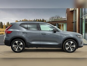 Used Volvo XC40 2022 for sale - 76207471: Photo 2