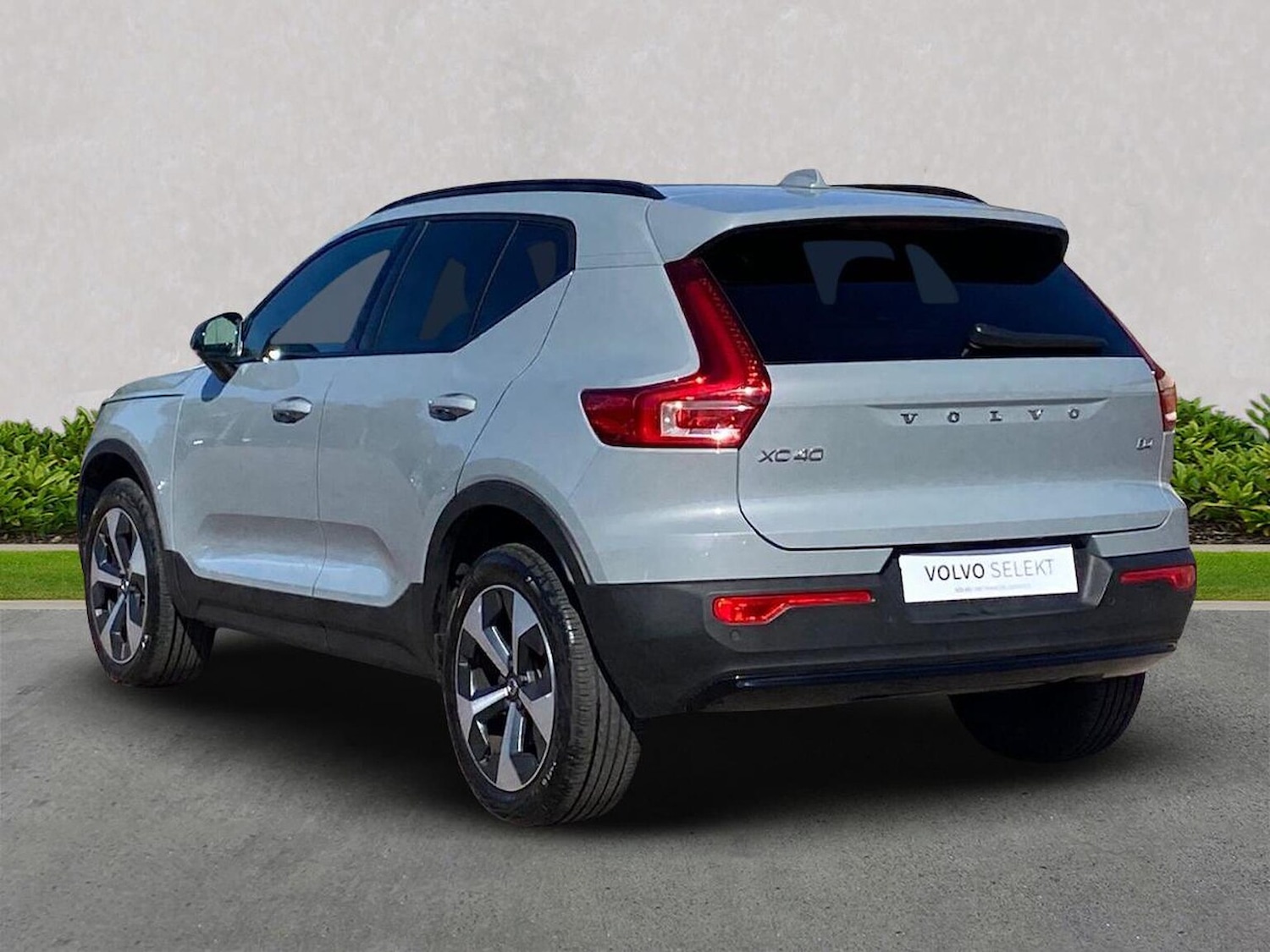 Used Volvo XC40 2024 for sale - 76065638: Photo 2