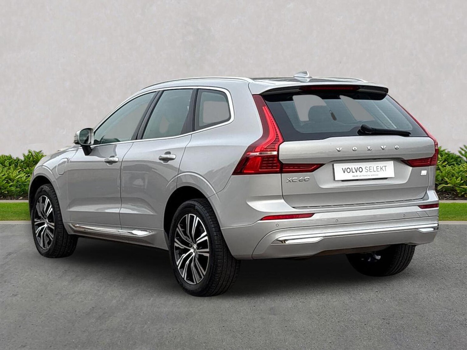 Used Volvo XC60 2021 for sale - 76497348: Photo 2