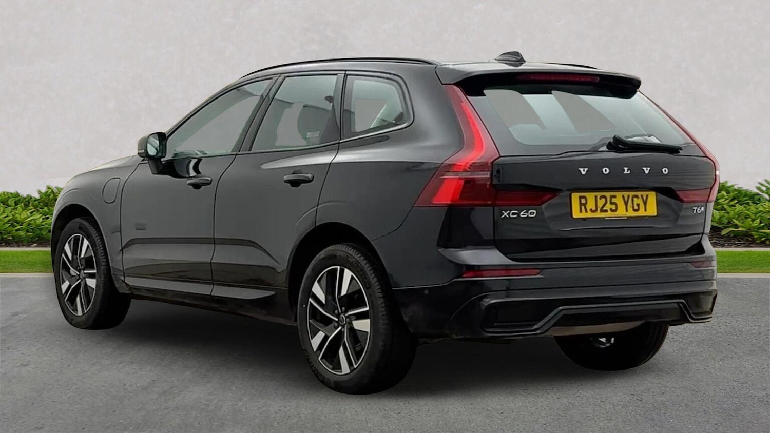 Used Volvo XC60 2025 for sale - 77802096: Photo 2