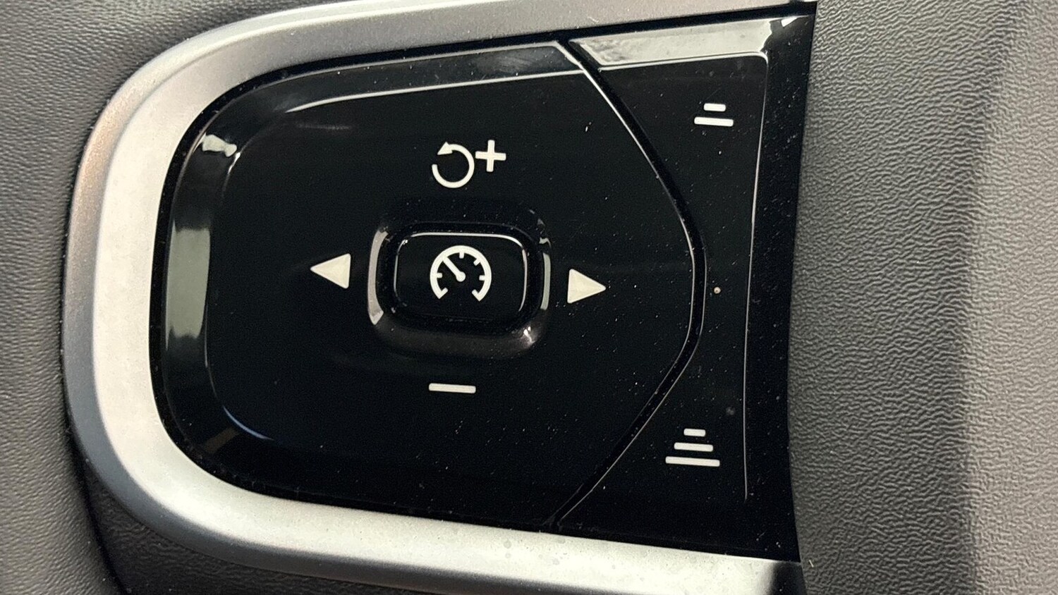 Used Volvo XC60 2025 for sale - 77802096: Photo 27