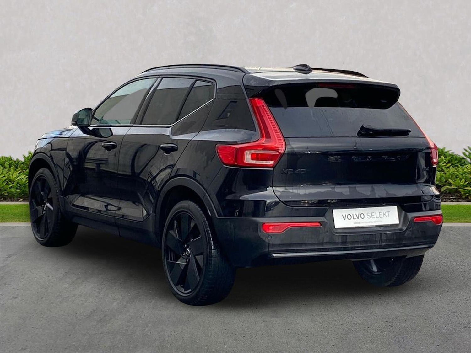 Used Volvo XC40 2024 for sale - 78218669: Photo 2