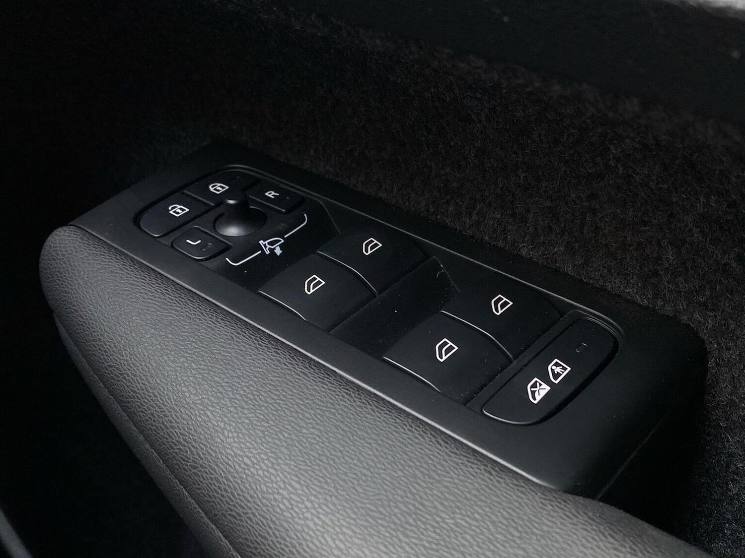 Used Volvo XC40 2024 for sale - 78218669: Photo 23