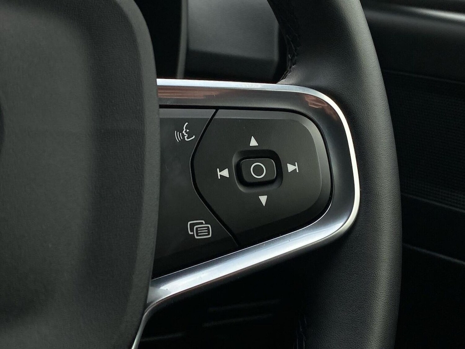 Used Volvo XC40 2024 for sale - 78218669: Photo 28