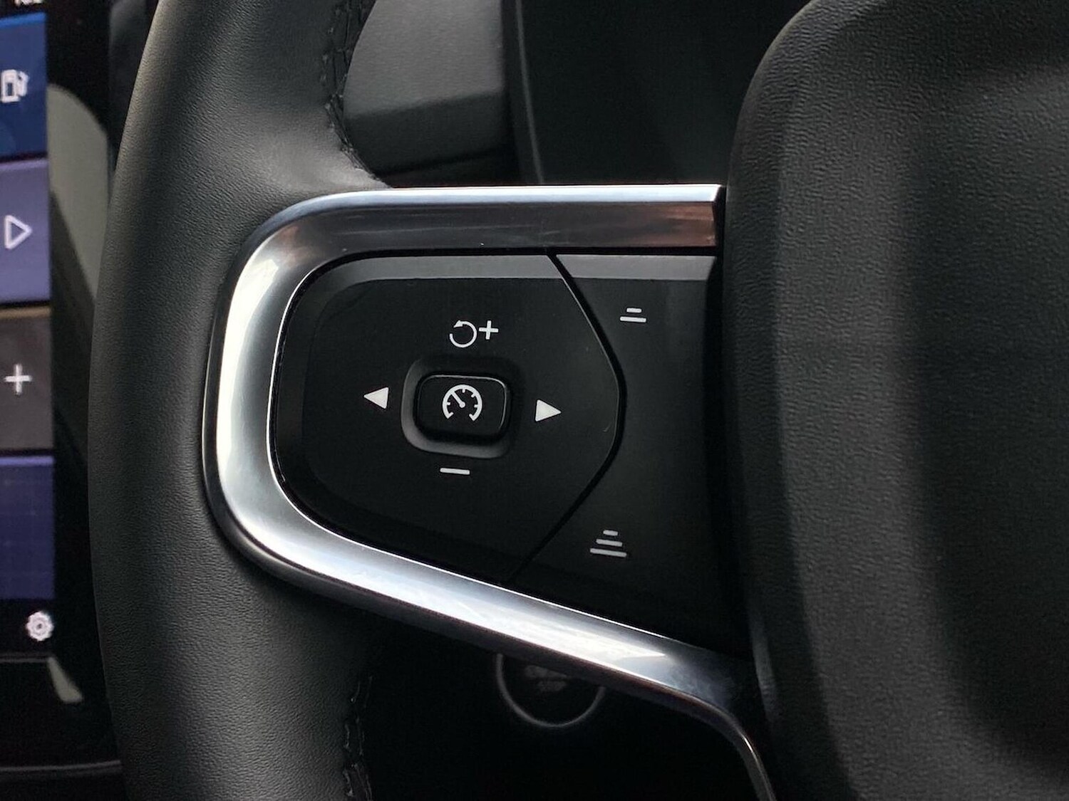 Used Volvo XC40 2024 for sale - 78218669: Photo 29