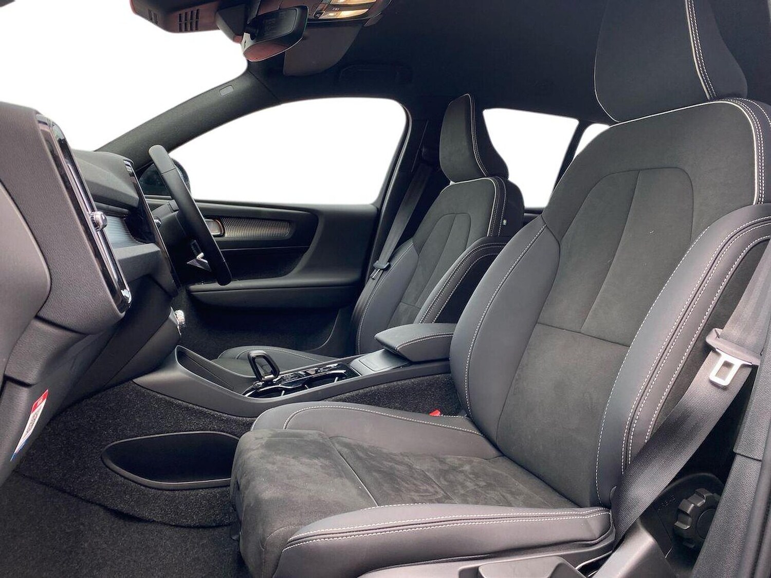 Used Volvo XC40 2024 for sale - 78218669: Photo 9