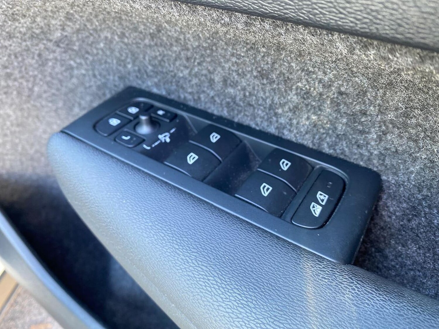 Used Volvo XC40 2024 for sale - 78193970: Photo 23