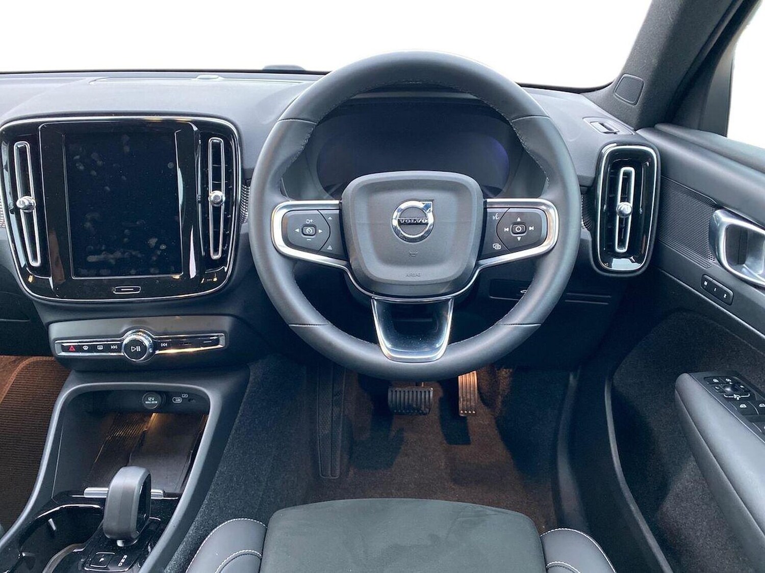 Used Volvo XC40 2024 for sale - 76497307: Photo 11