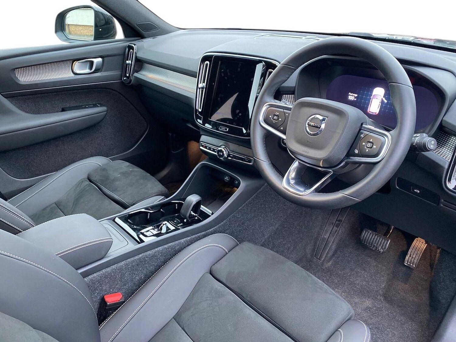 Used Volvo XC40 2024 for sale - 76497307: Photo 17