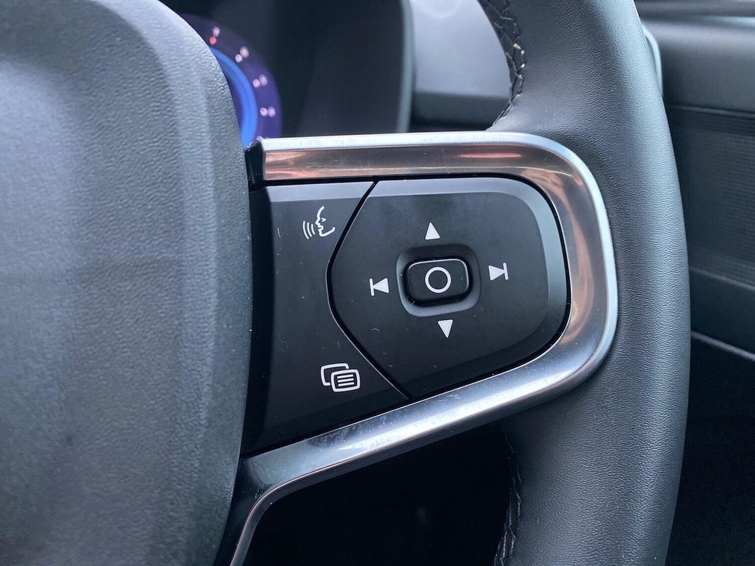 Used Volvo XC40 2024 for sale - 76497307: Photo 28