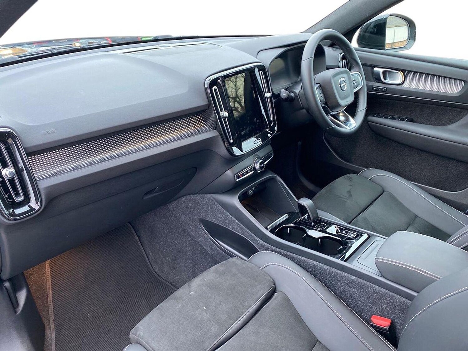 Used Volvo XC40 2024 for sale - 76497307: Photo 9