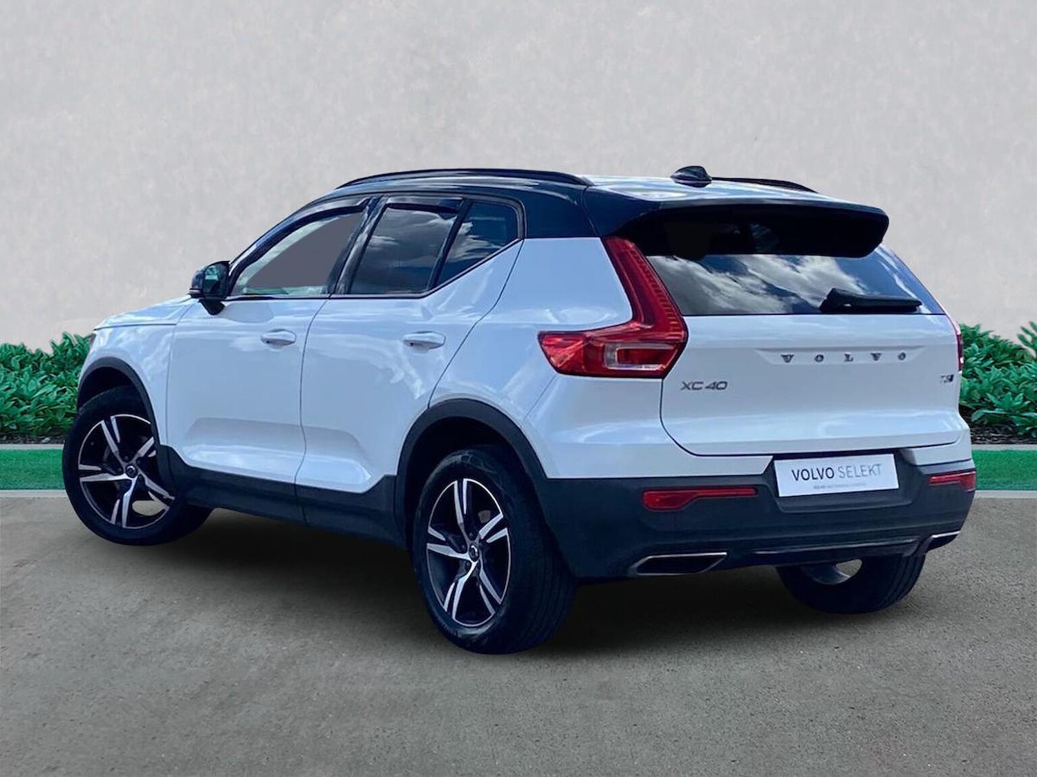 Used Volvo XC40 2020 for sale - 76149440: Photo 2