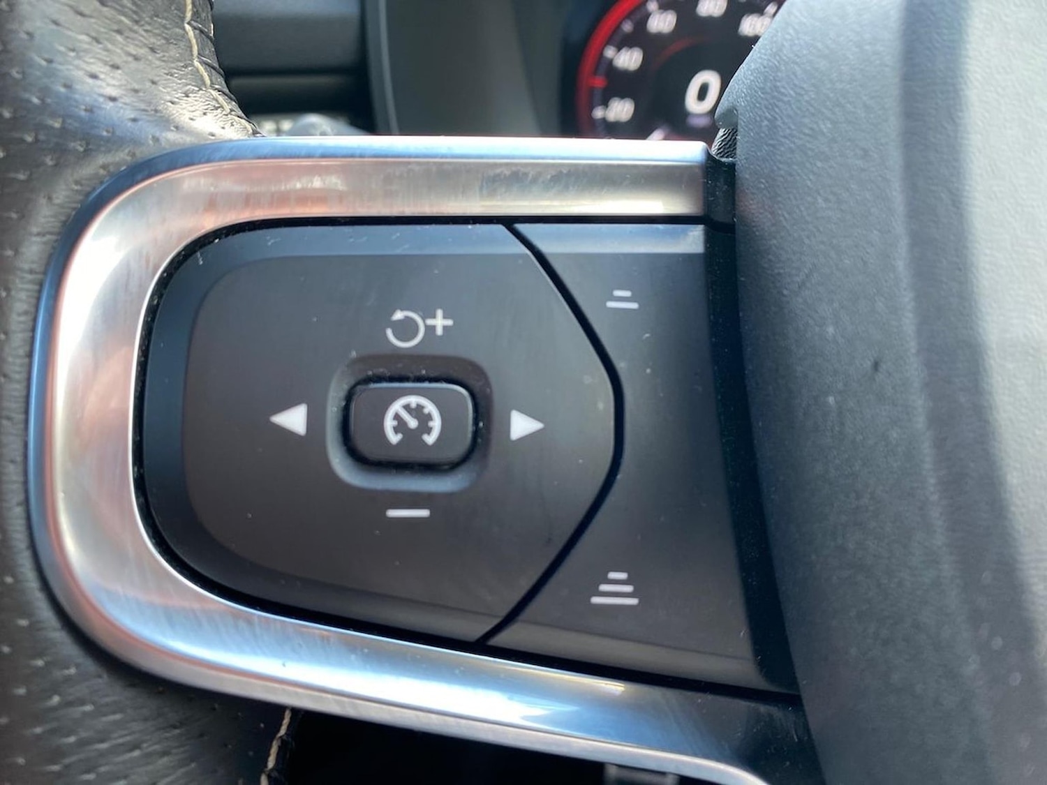 Used Volvo XC40 2020 for sale - 76149440: Photo 26