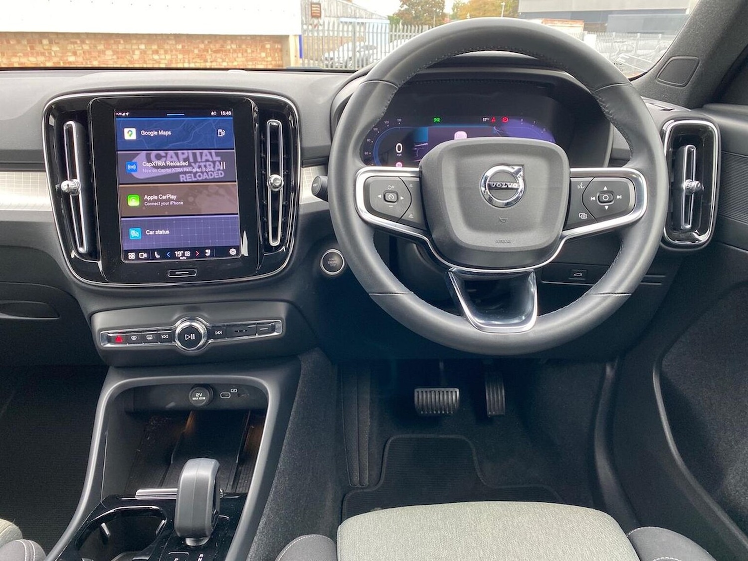 Used Volvo XC40 2023 for sale - 76164959: Photo 9