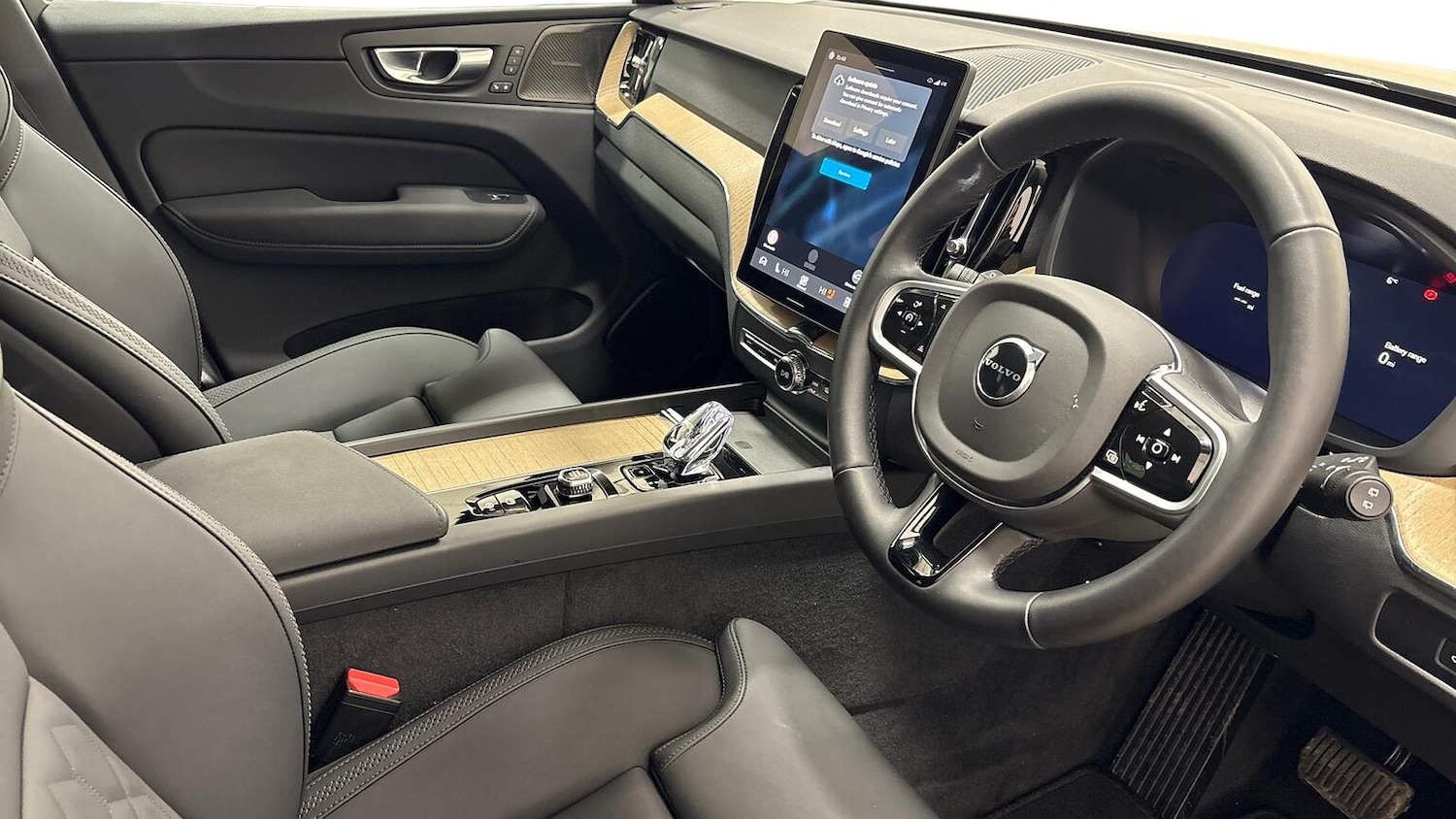 Used Volvo XC60 2025 for sale - 77639342: Photo 15