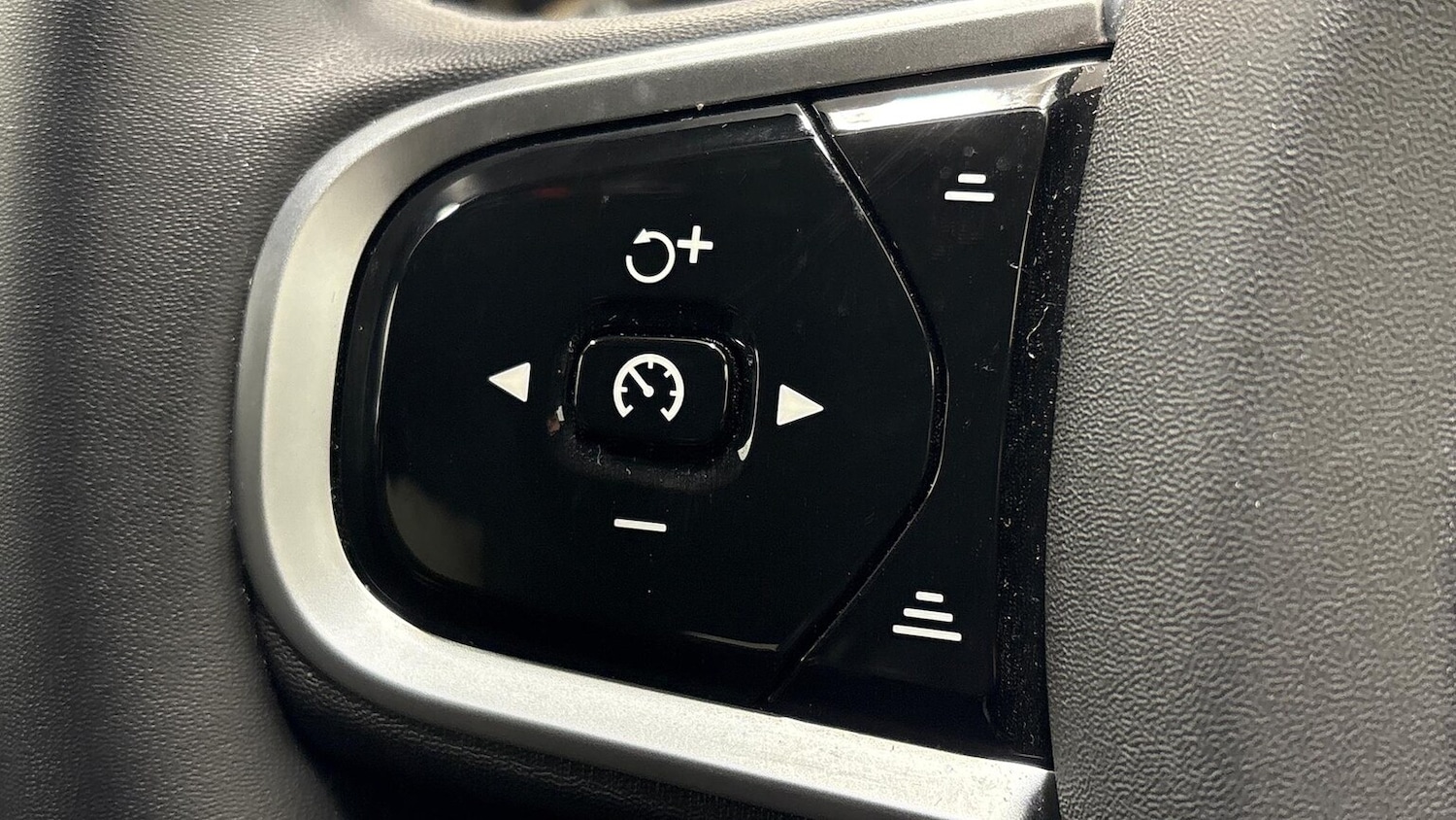 Used Volvo XC60 2025 for sale - 77639342: Photo 27