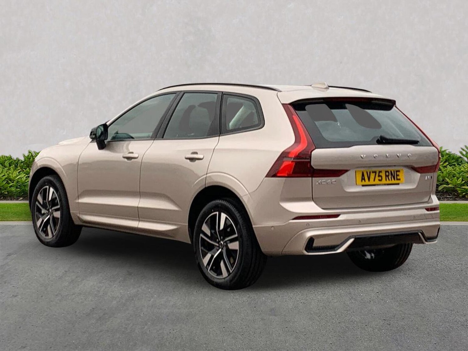 Used Volvo XC60 2025 for sale - 76198341: Photo 2
