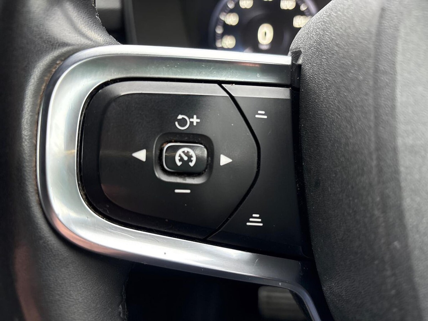 Used Volvo XC40 2022 for sale - 76287295: Photo 27