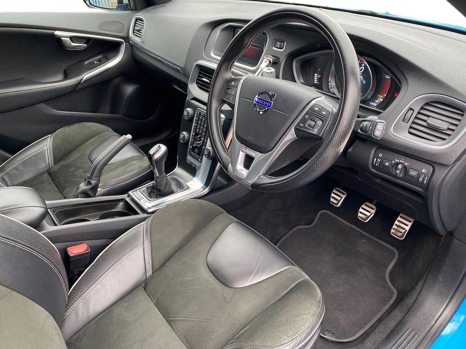 Used Volvo V40 2014 for sale - 76236959: Photo 15