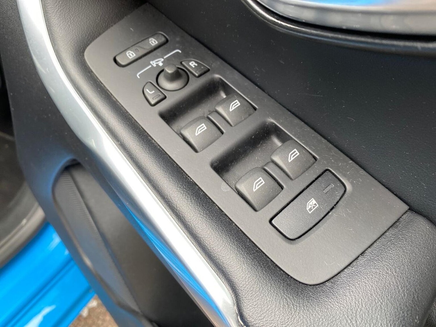 Used Volvo V40 2014 for sale - 76236959: Photo 21