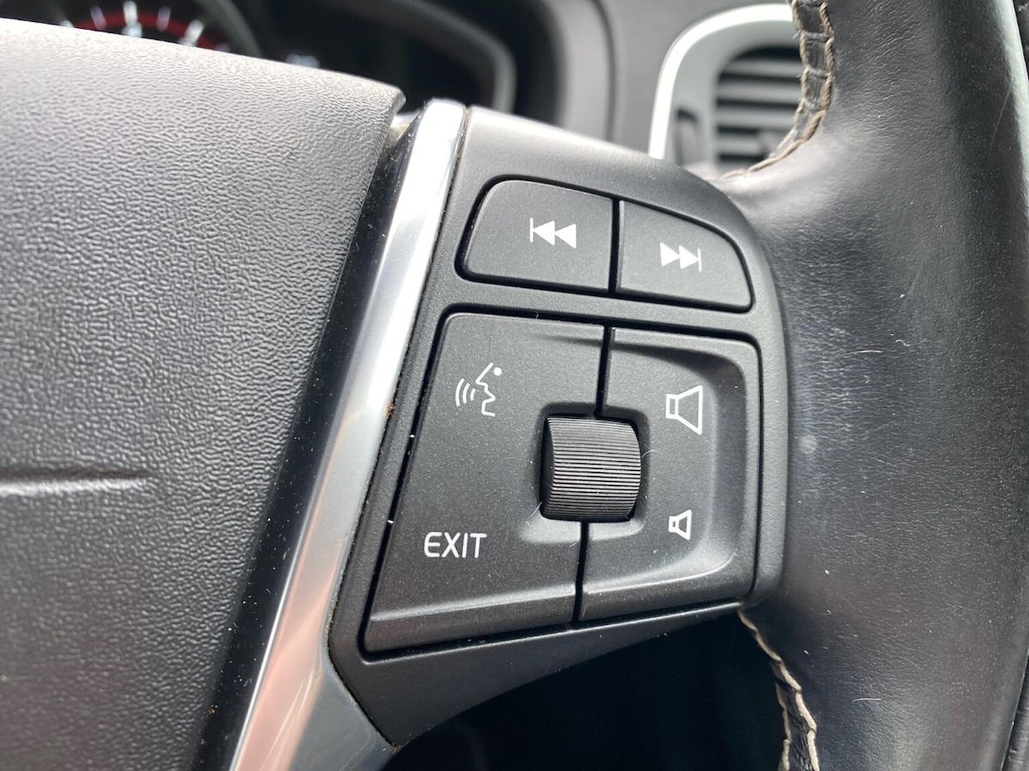 Used Volvo V40 2014 for sale - 76236959: Photo 26