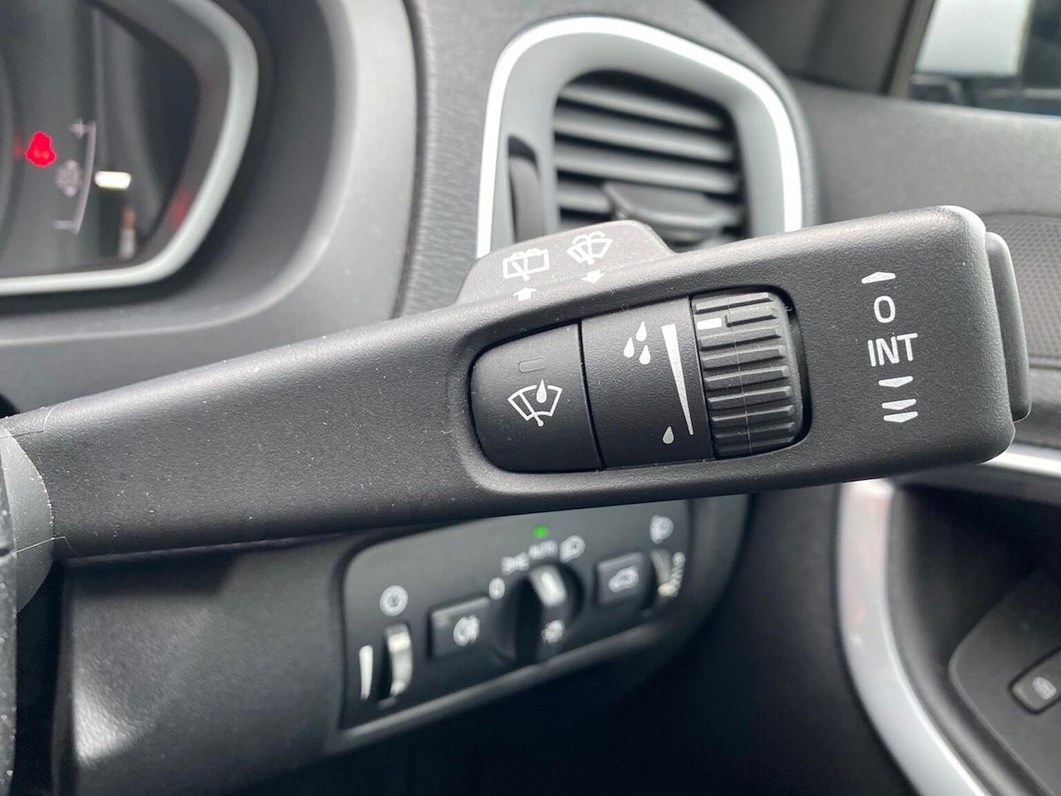 Used Volvo V40 2014 for sale - 76236959: Photo 28