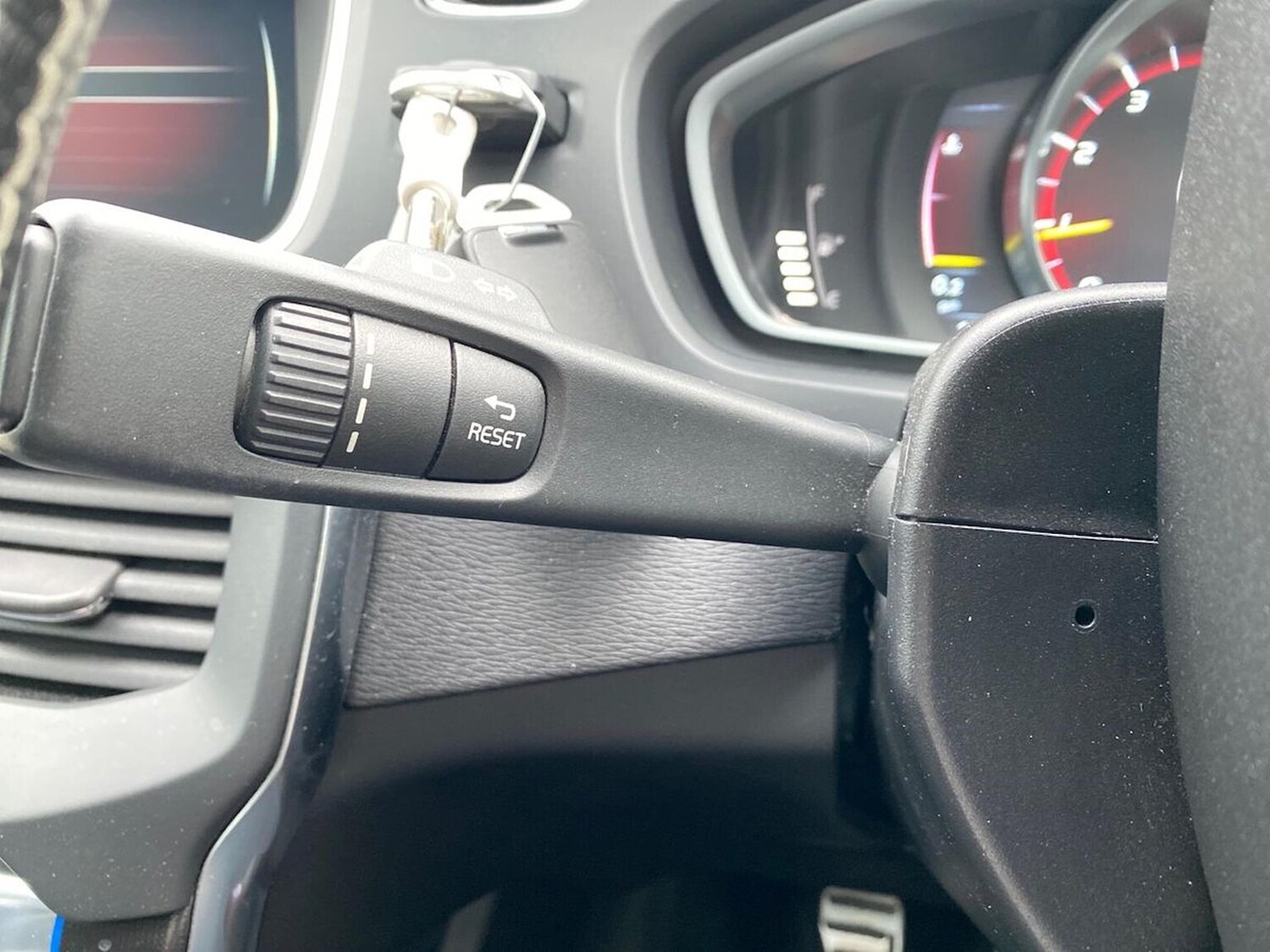 Used Volvo V40 2014 for sale - 76236959: Photo 29