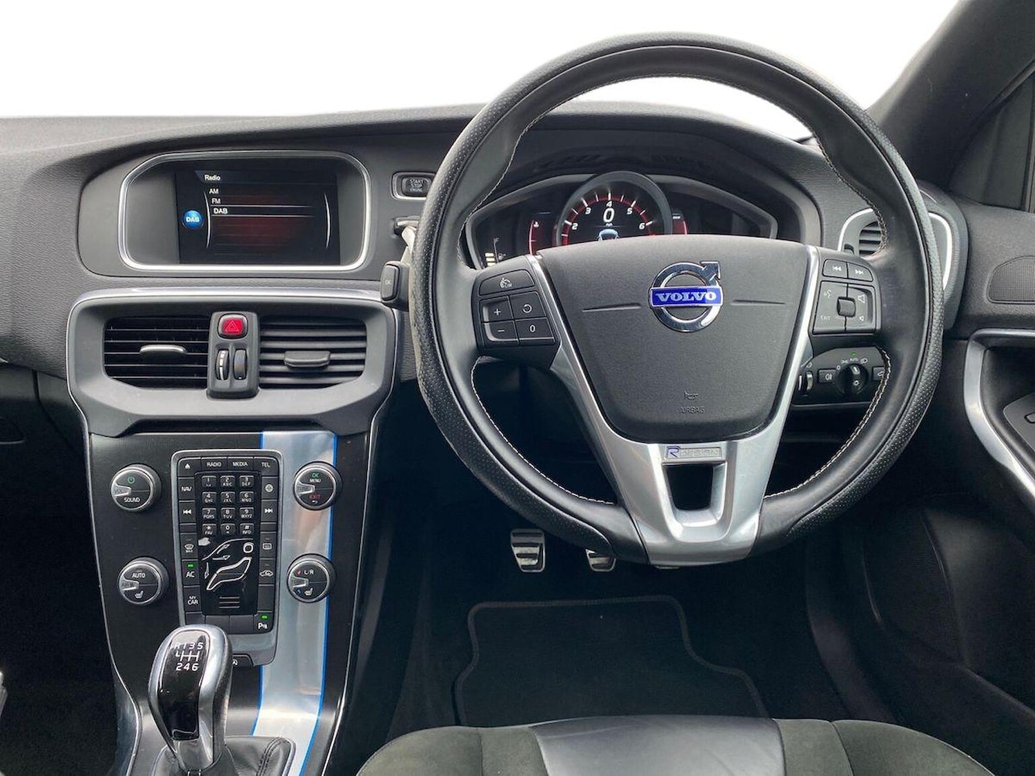 Used Volvo V40 2014 for sale - 76236959: Photo 9