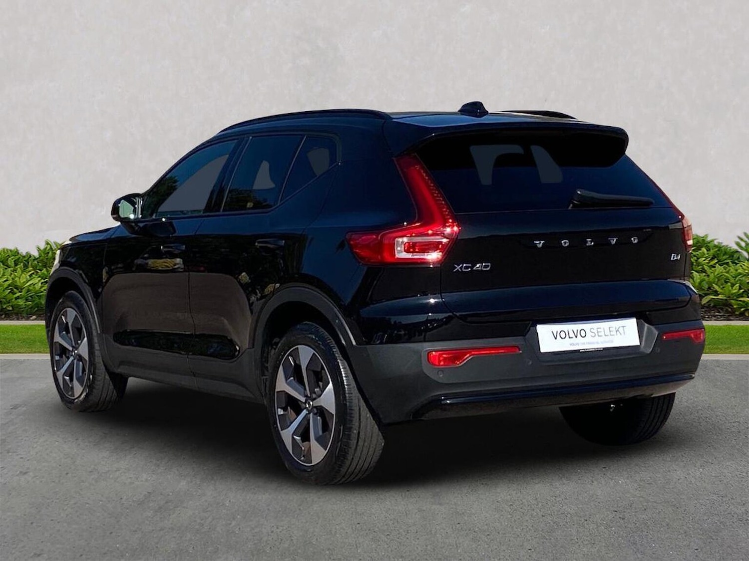Used Volvo XC40 2022 for sale - 76007247: Photo 2