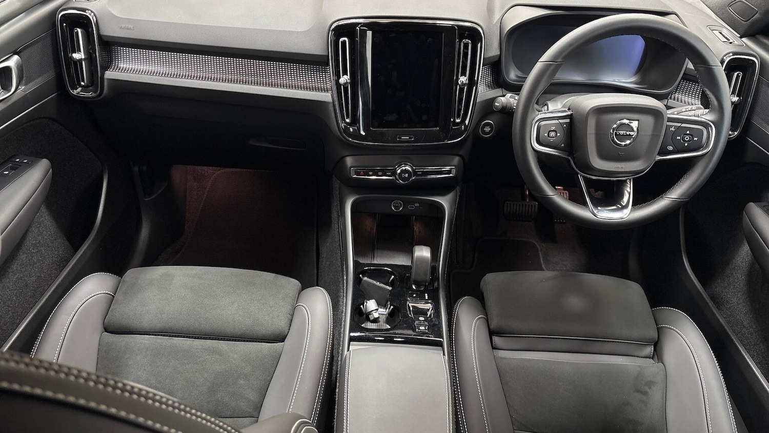 Used Volvo XC40 2025 for sale - 76422381: Photo 10