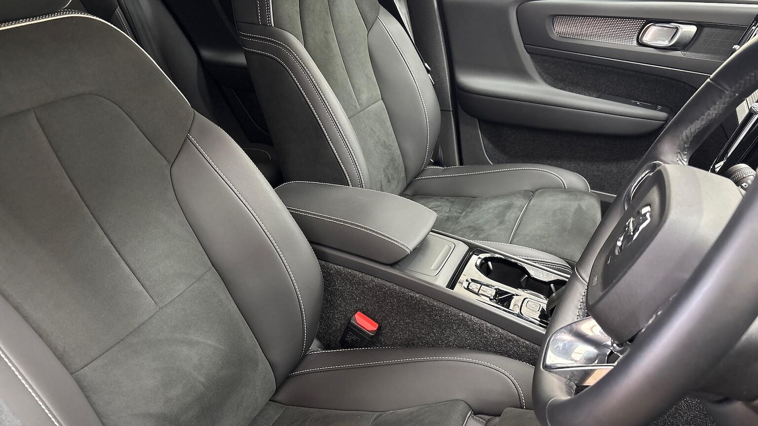 Used Volvo XC40 2025 for sale - 76422381: Photo 19