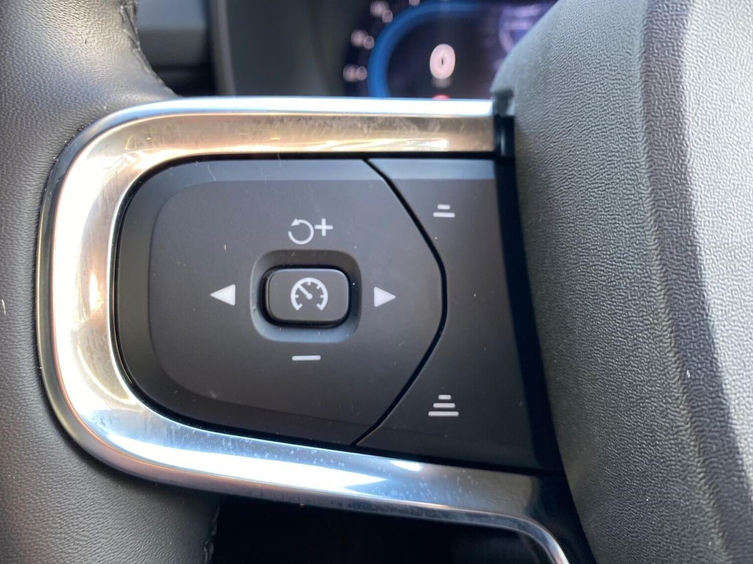 Used Volvo XC40 2025 for sale - 76422381: Photo 27