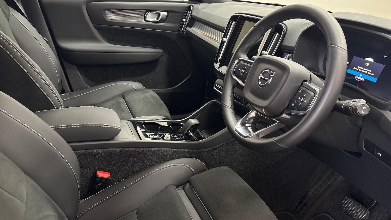 Used Volvo XC40 2025 for sale - 76422381: Photo 9