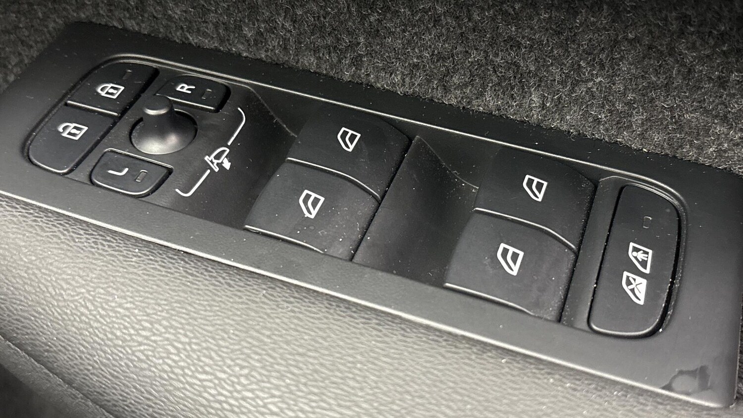 Used Volvo XC40 2025 for sale - 76422374: Photo 22