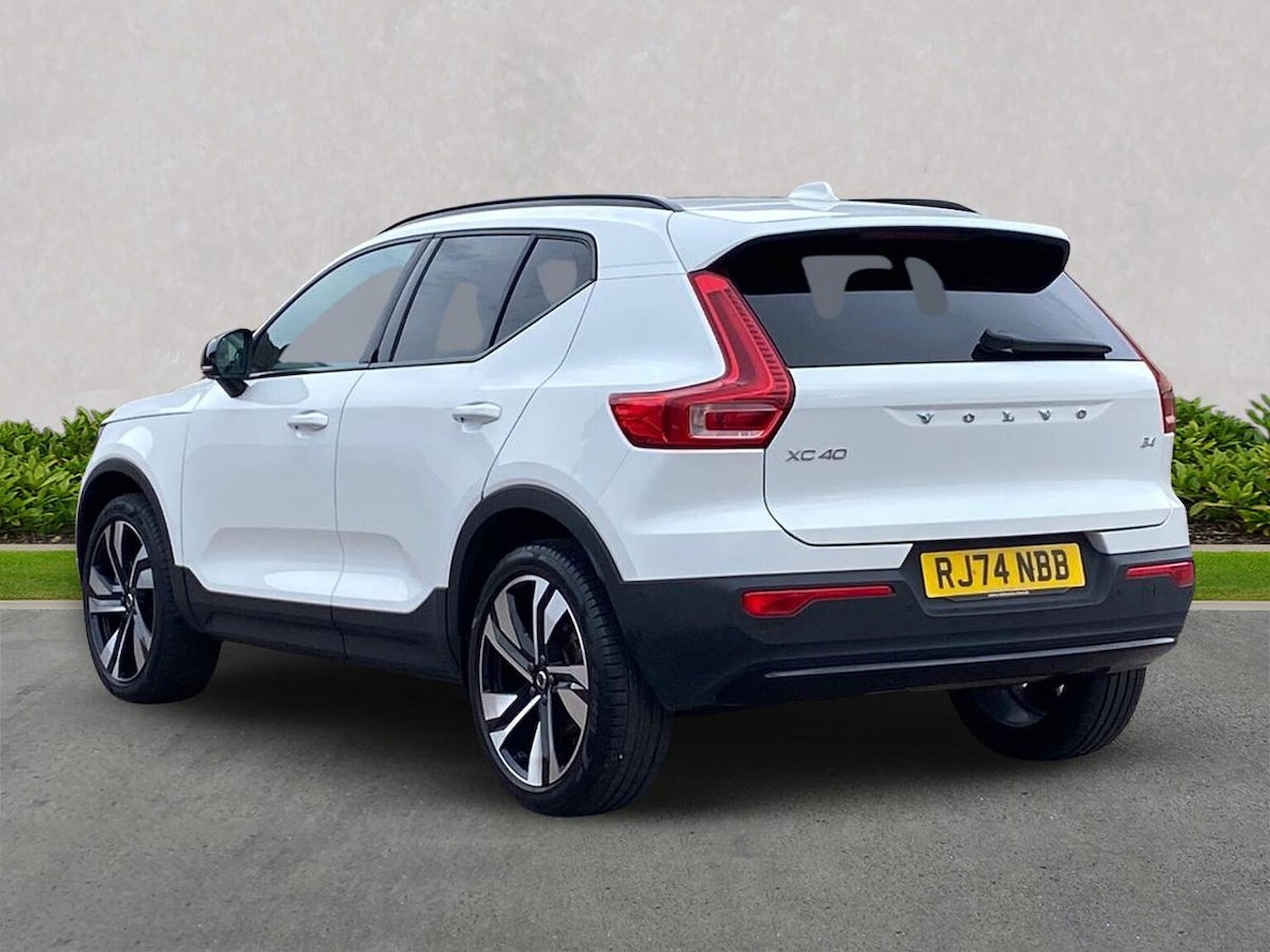 Used Volvo XC40 2024 for sale - 77487524: Photo 2