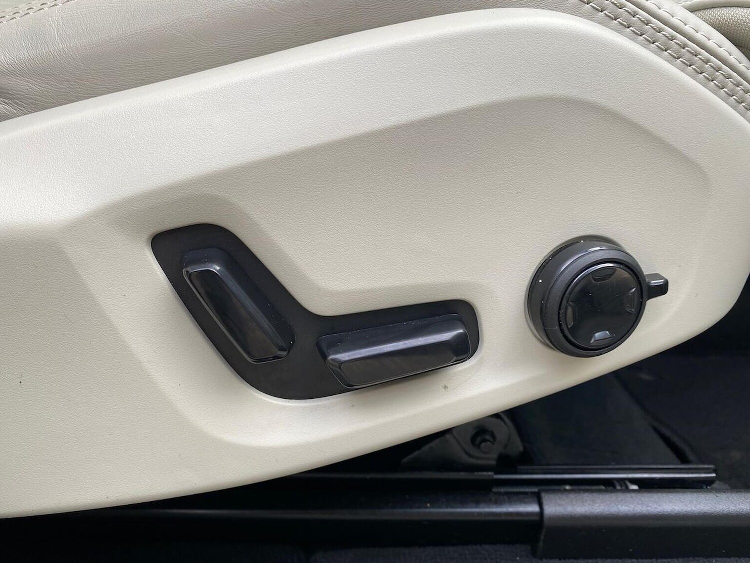 Used Volvo XC60 2025 for sale - 78194005: Photo 32