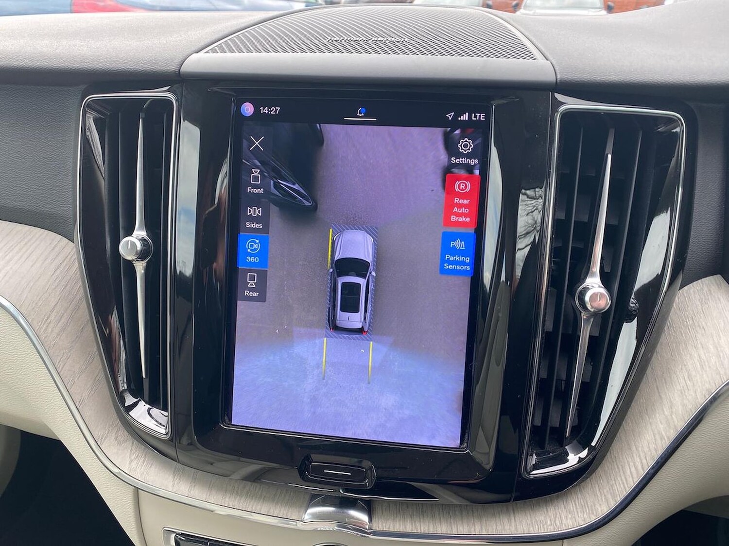 Used Volvo XC60 2023 for sale - 78193838: Photo 25