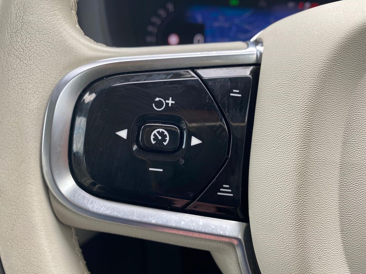 Used Volvo XC60 2023 for sale - 78193838: Photo 29