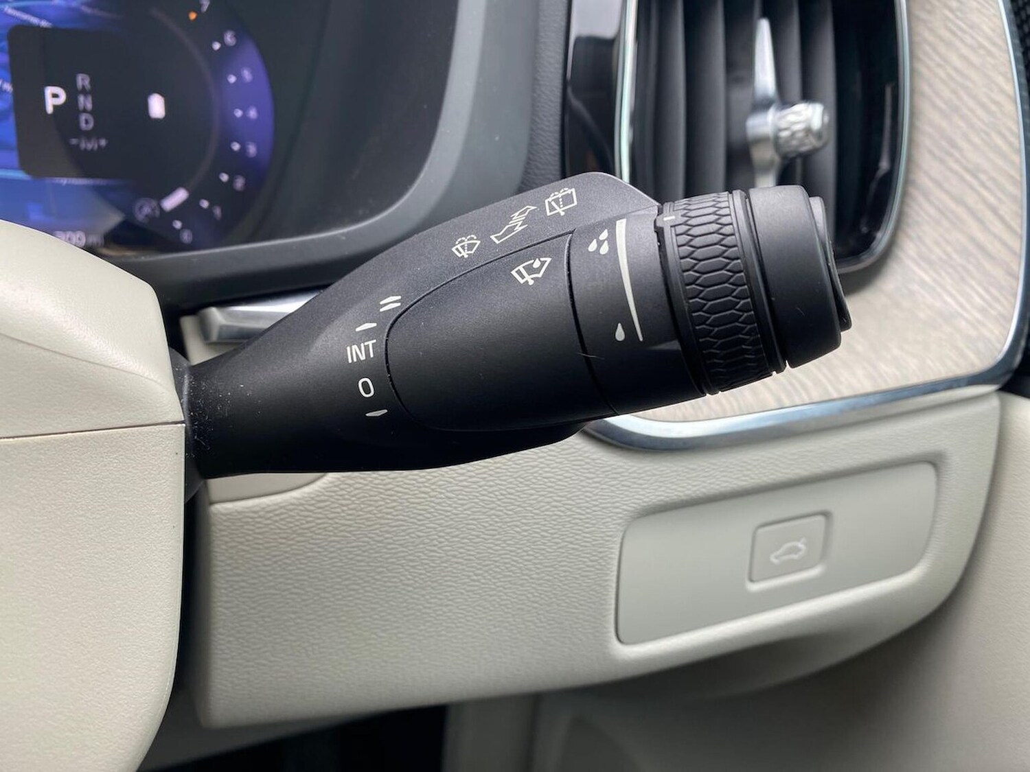 Used Volvo XC60 2023 for sale - 78193838: Photo 30