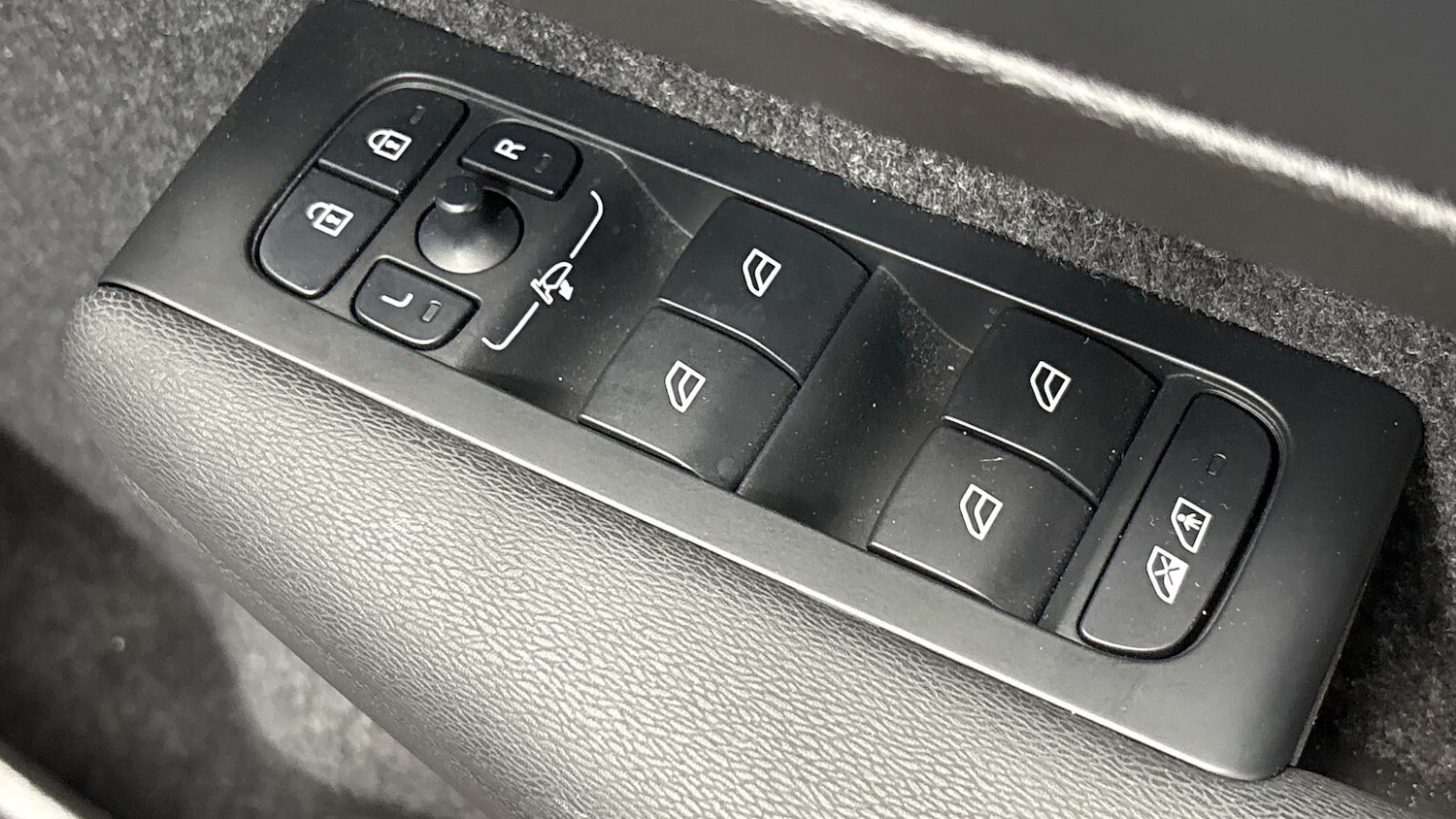 Used Volvo XC40 2025 for sale - 76422369: Photo 20