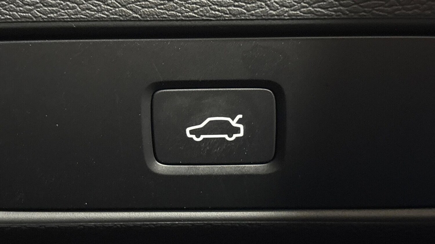 Used Volvo XC40 2025 for sale - 76422369: Photo 25