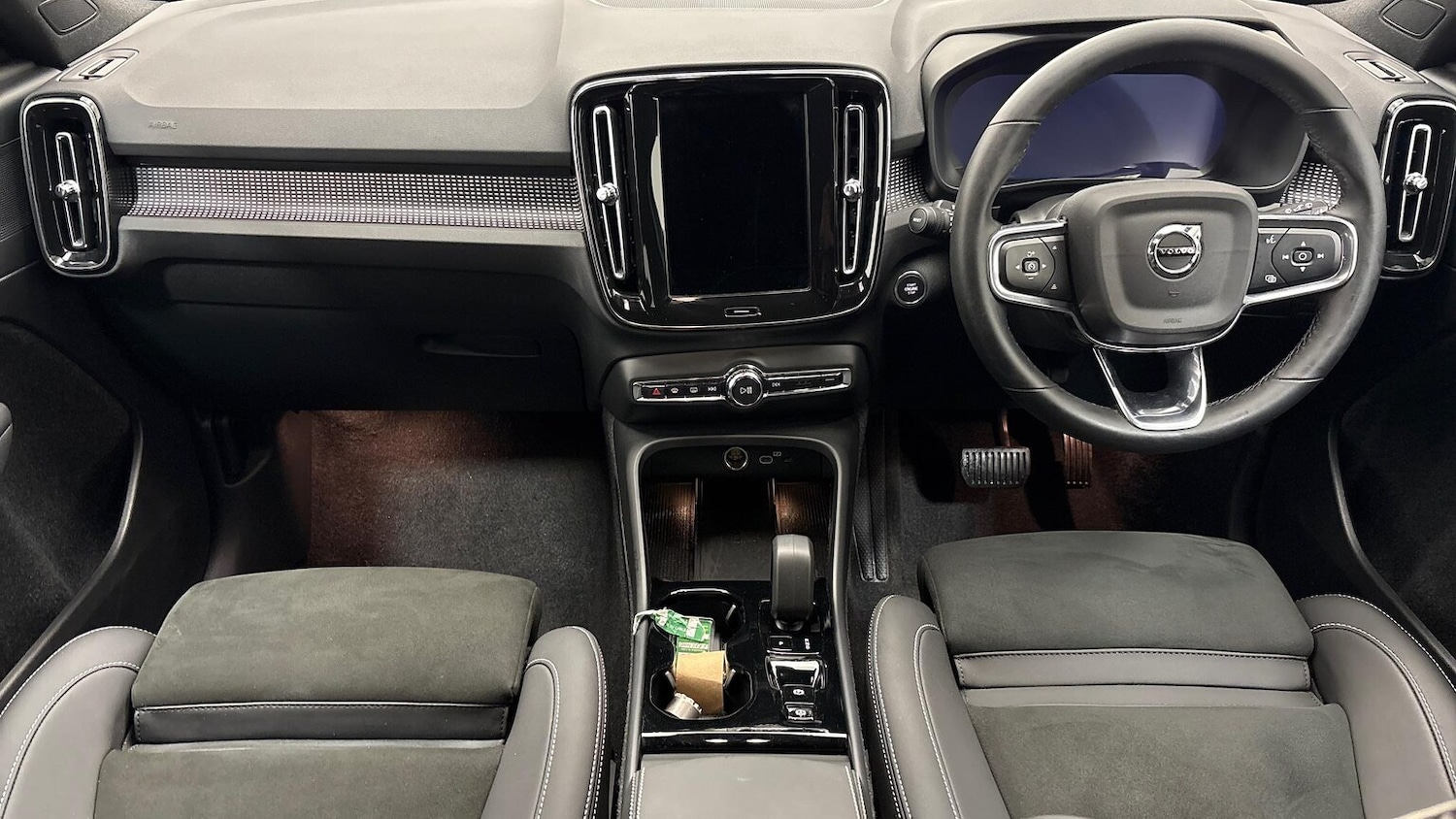 Used Volvo XC40 2025 for sale - 76422369: Photo 9