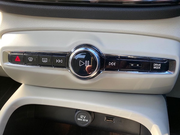 Used Volvo XC40 2021 for sale - 76187189: Photo 22