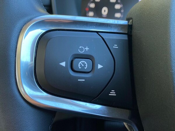 Used Volvo XC40 2021 for sale - 76187189: Photo 27