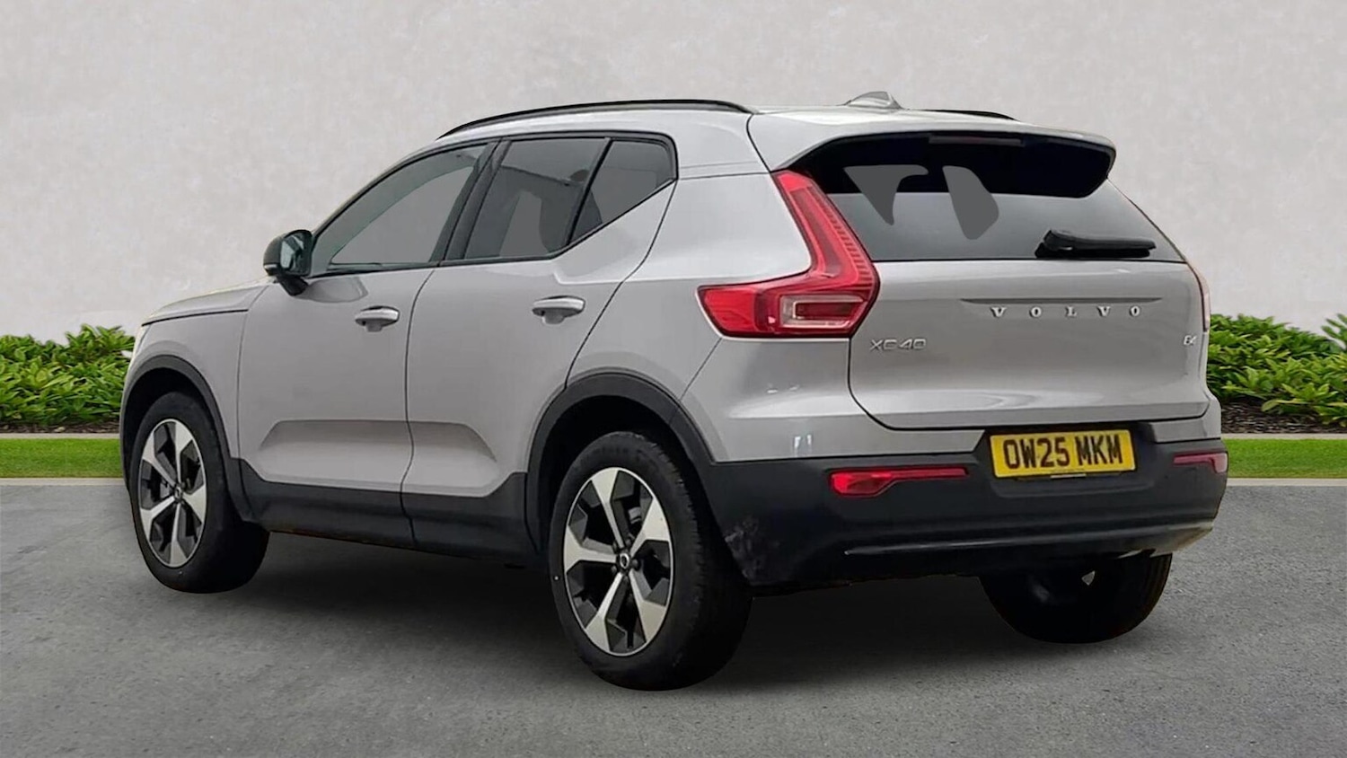 Used Volvo XC40 2025 for sale - 77715398: Photo 2