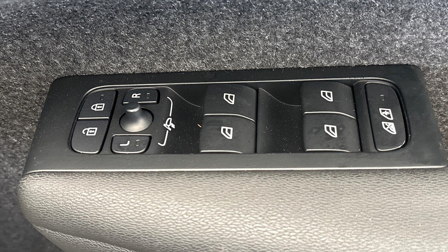 Used Volvo XC40 2025 for sale - 77715398: Photo 21